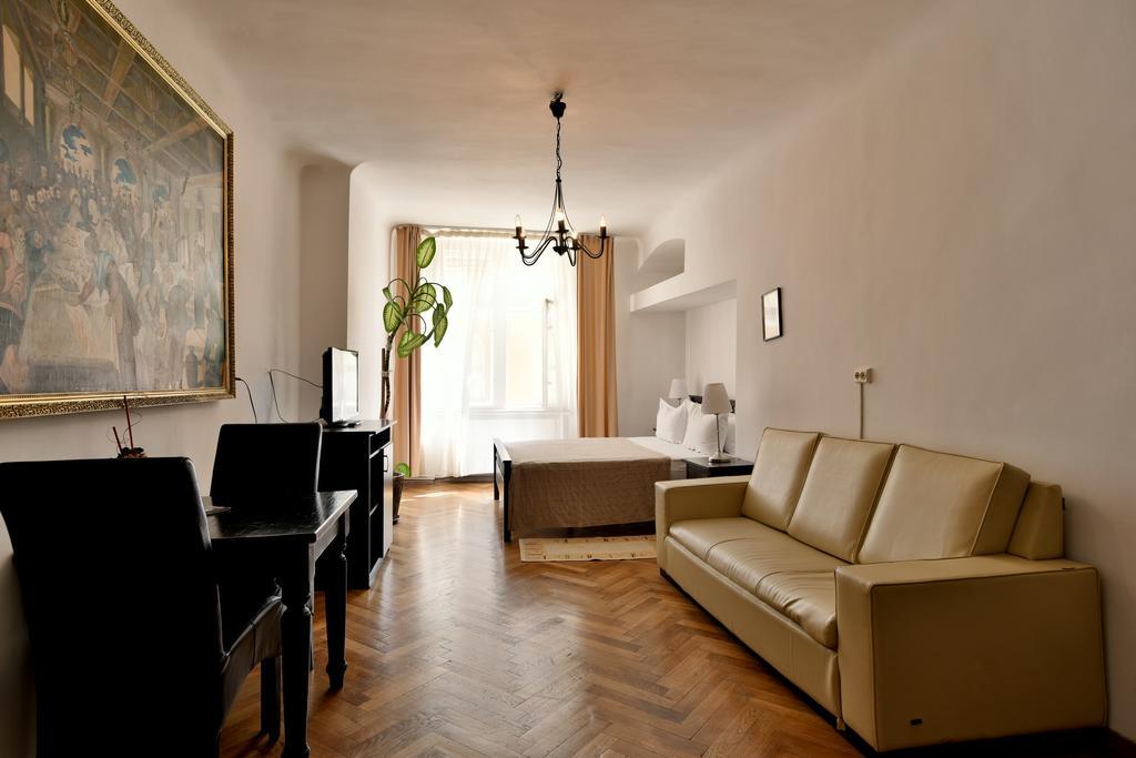 Da Vinci Hotel Brasov Ngoại thất bức ảnh